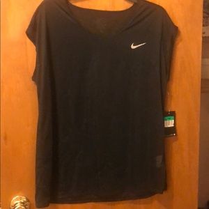 Women’s Nike workout sleeveless shirt